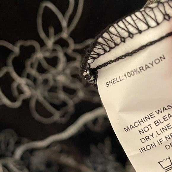 Suzanne Betro Floral Peasant Top Women's Size 3X Black White Bell Sleeve Blouse - Picture 7 of 9